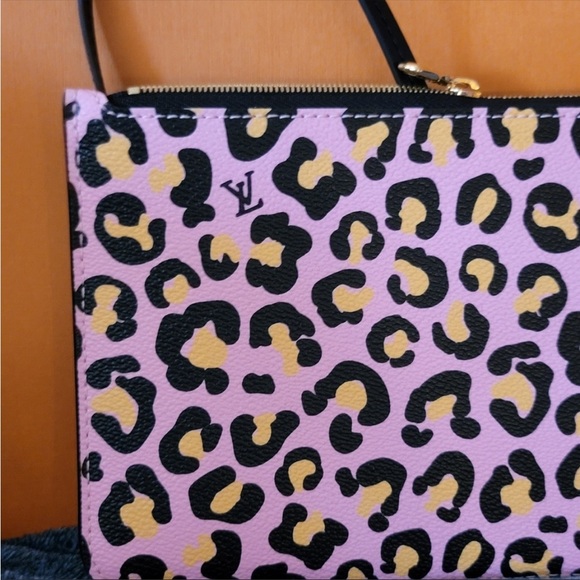 Louis Vuitton Pink Cheetah Wild at Heart Neverfull Pochette MM or GM Wristlet 18 - Picture 4 of 12